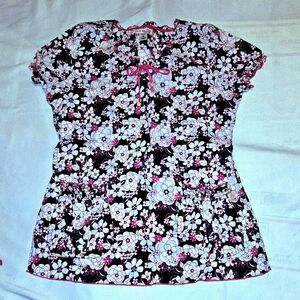 Koi Bridgette Scrub Top With A Pink & Black Floral Print Size Medium